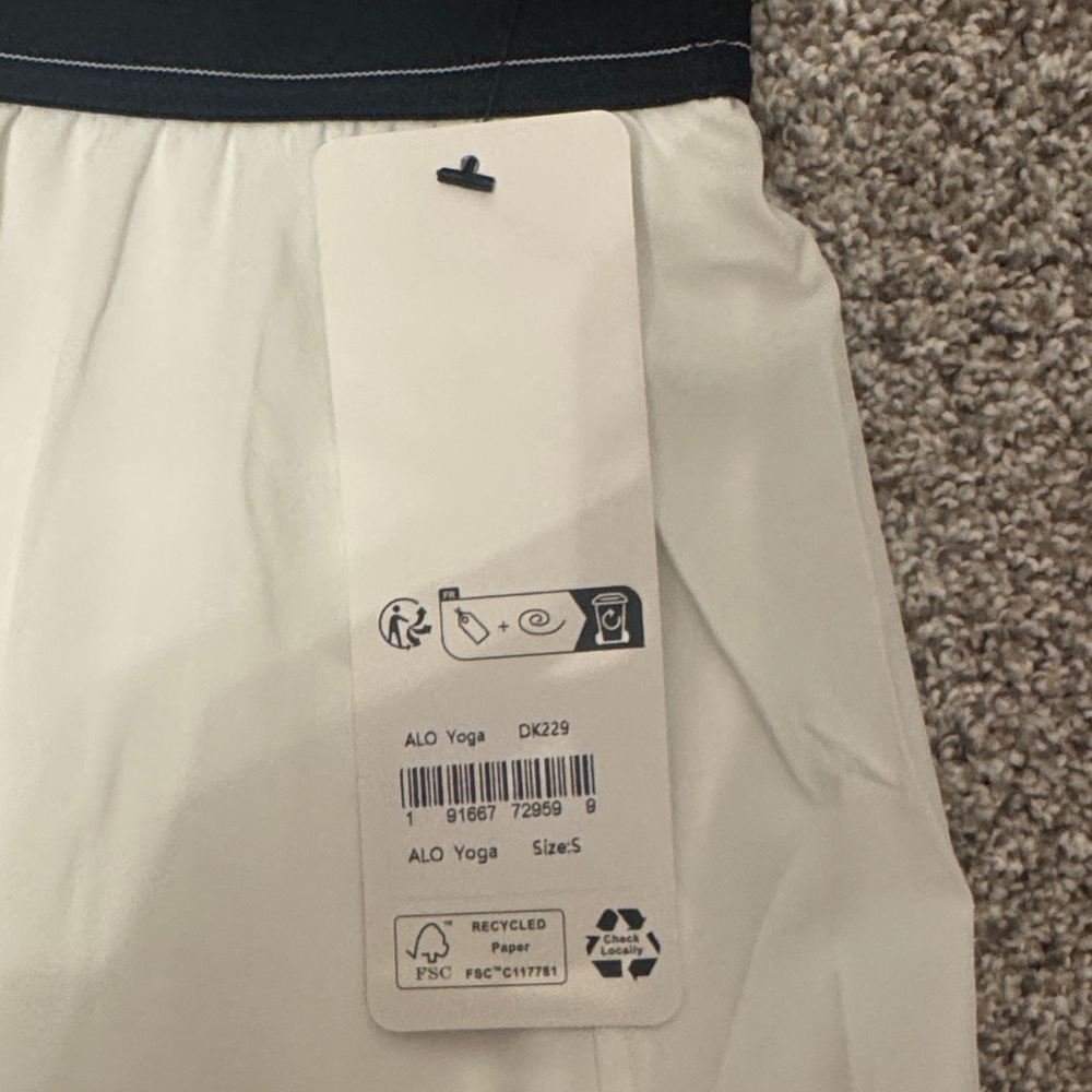 ALO Yoga Women's White Skort - Picture 2 of 5